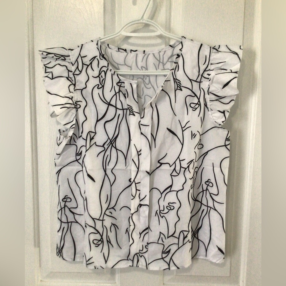 Abstract Black and White Women's Top! Sz. L. New!